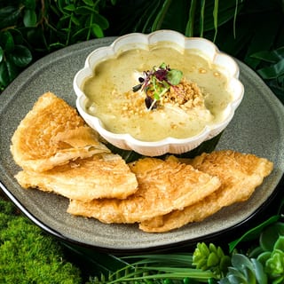 Thai Green curry with Roti (24 pcs and 90oz. curry sauce)
